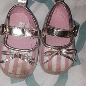 Baby shoes 6-9 mons